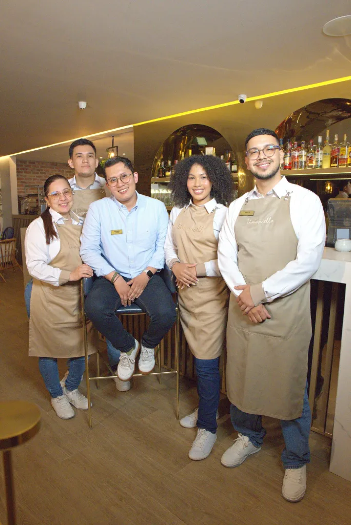 Equipo de servicio de Limoncello Sede Buque en Villavicencio