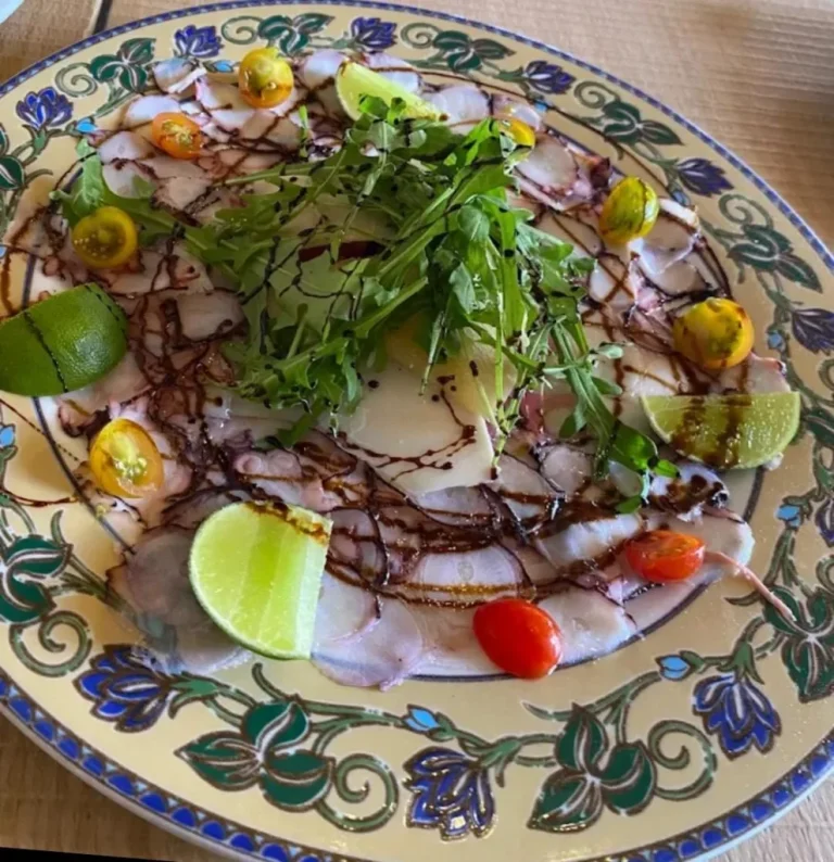 Carpaccio de pulpo con rúgula y limón en Limoncello Villavicencio