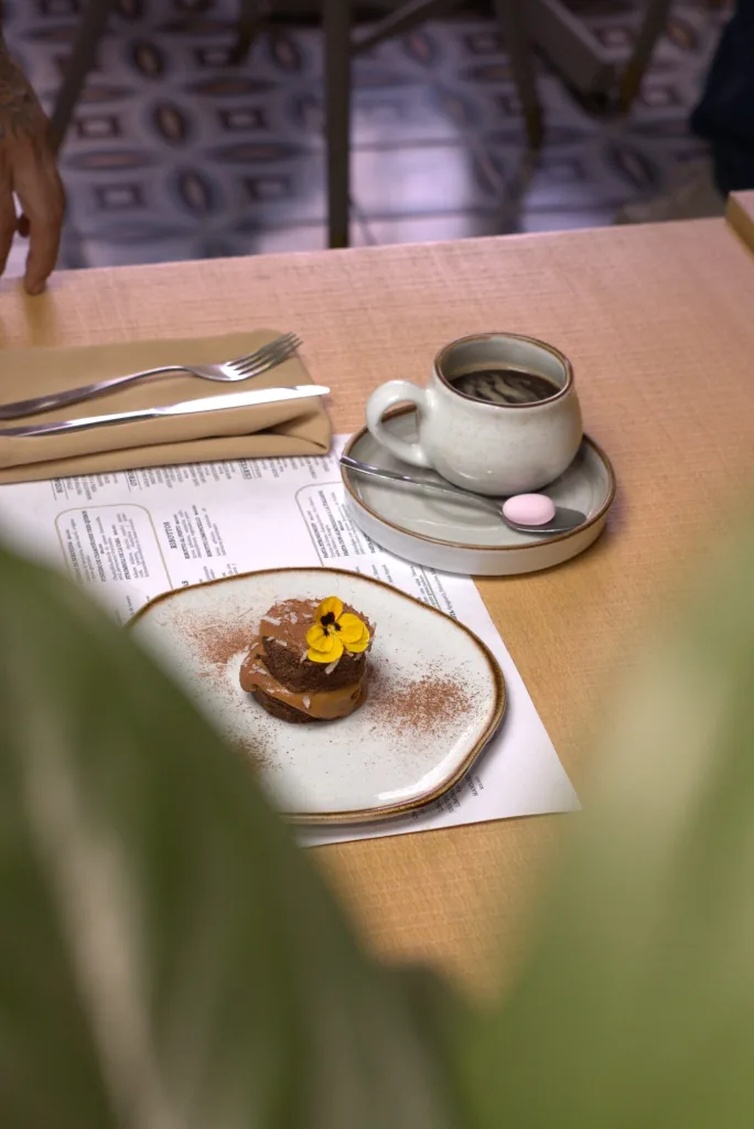 Postre de chocolate y café en Limoncello, restaurante italiano en Villavicencio